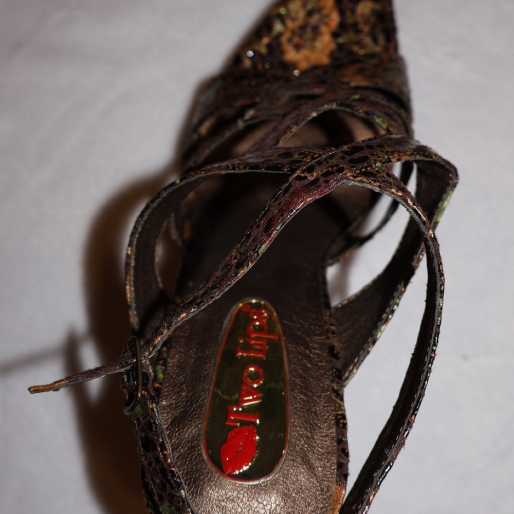 Two Lips Platform Heels - Picture 5 of 5
